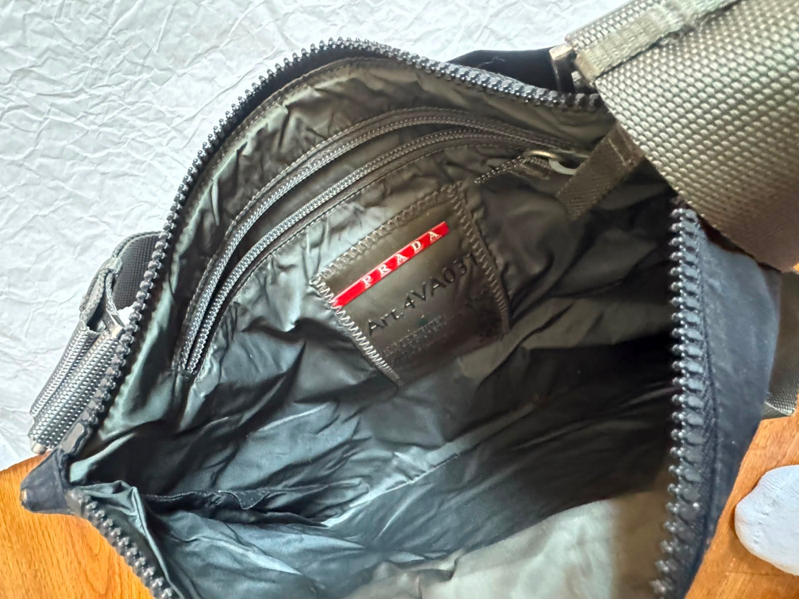 Vintage Prada sidebag — 3
