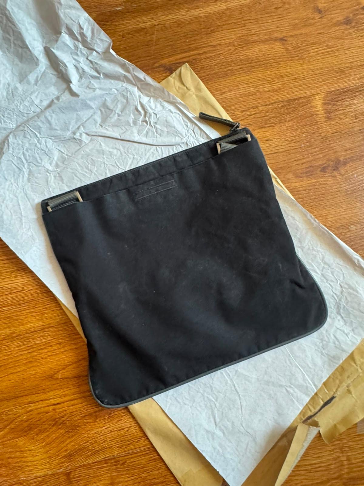 Vintage Prada sidebag — 2